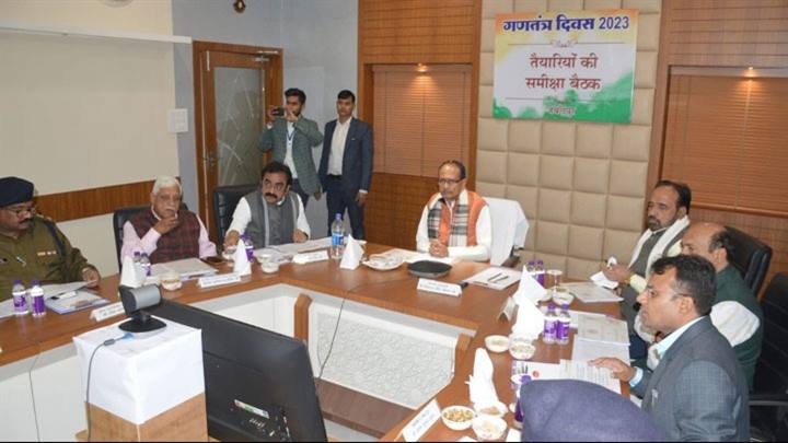 जबलपुर में गणतंत्र दिवस समारोह में सभी वर्गों को जोड़ा जाये : मुख्यमंत्री श्री चौहान